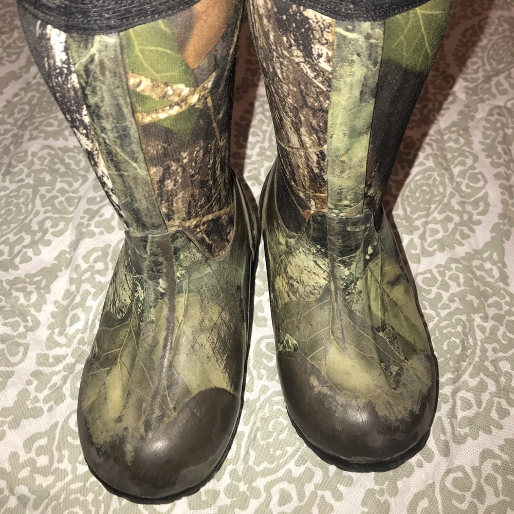 Bogs camo boots. Youth size 10.